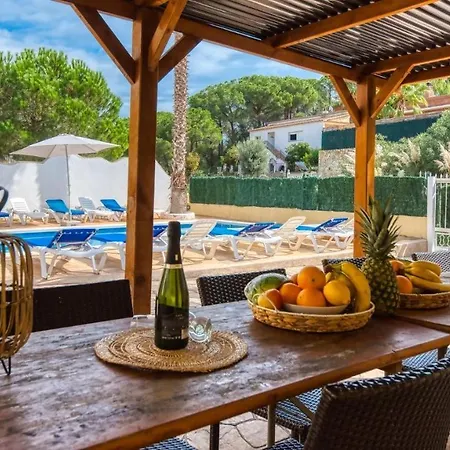 Costacabana - Ashley Lloret de Mar